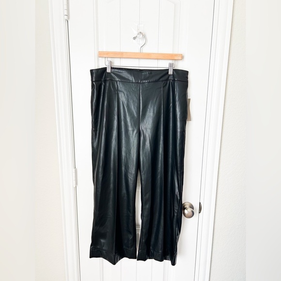 NWT Soft Surroundings Rivka Faux Leather Capris Size Petite Large - Picture 1 of 2
